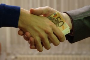 1920px-10_-_hands_shaking_with_euro_bank_notes_inside_handshake_-_royalty_free,_without_copyright,_public_domain_photo_image_01